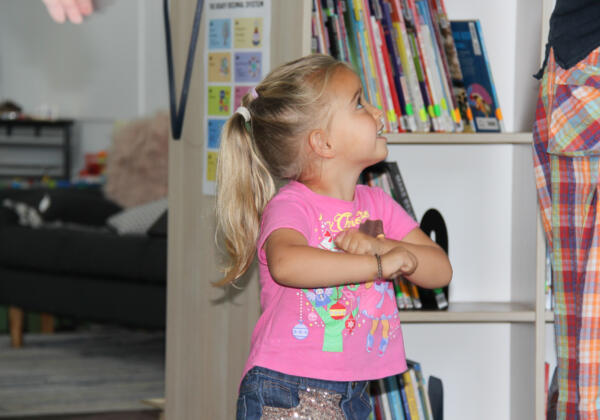 LIttle girl participating in Bluebird Foundation music session